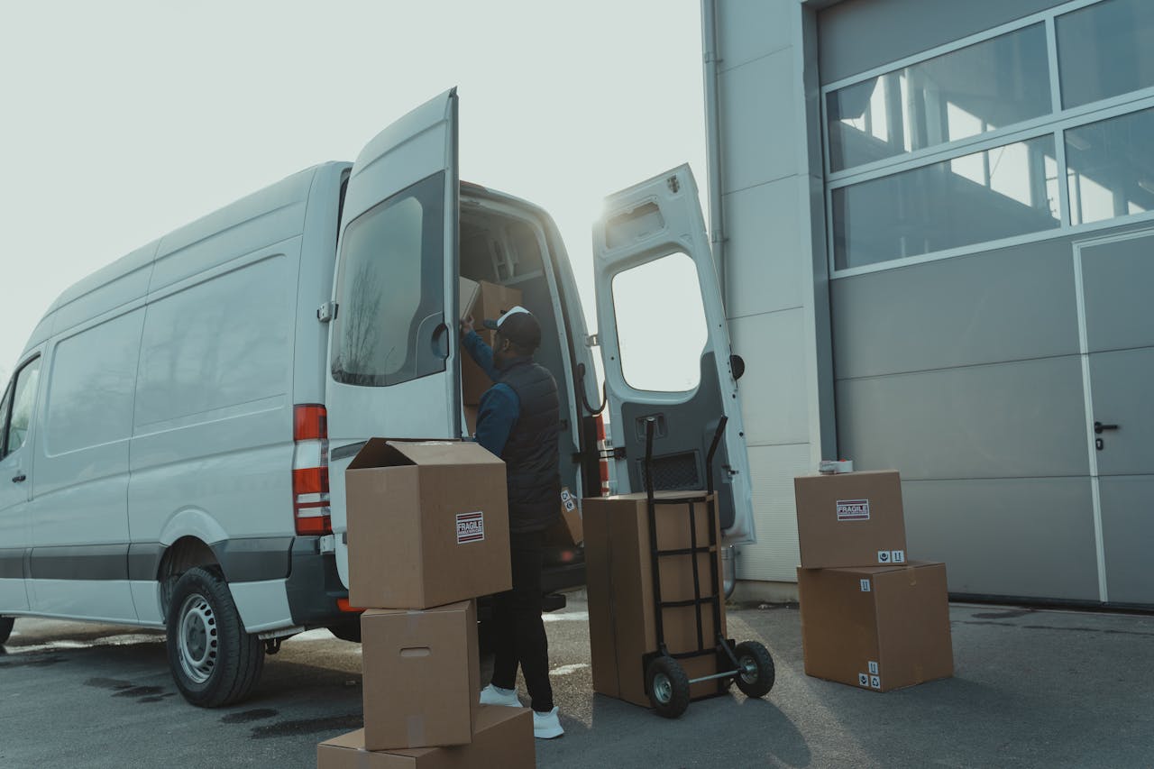 RemovalHeroes.co.uk - house removals UK, office removals London, moving services near me, packing & storage solutions, international relocation UK